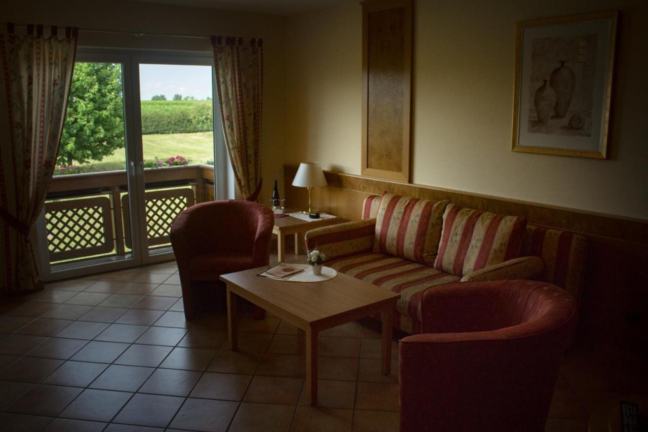 Gaestehaus Vinetum Altdorf  ภายนอก รูปภาพ