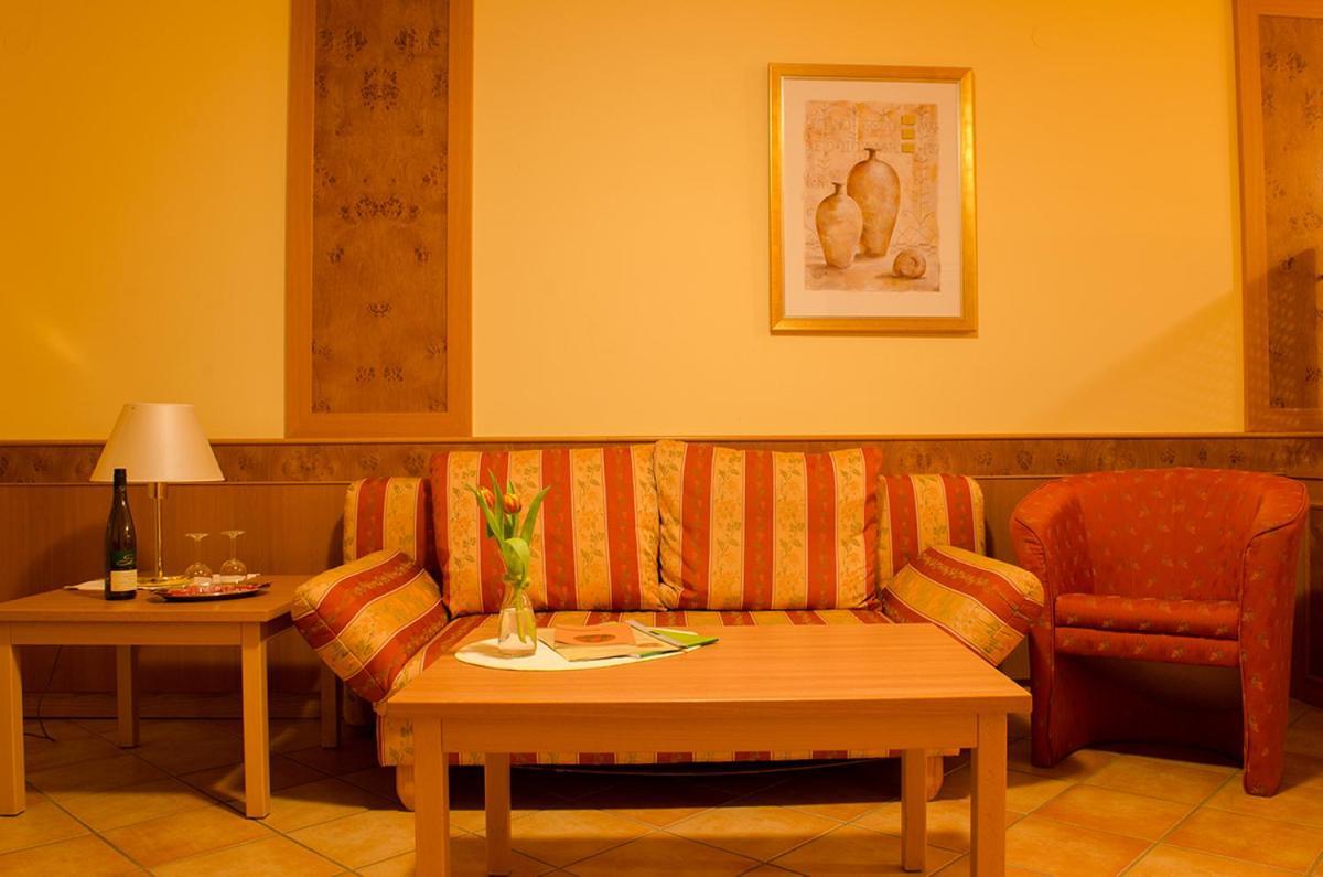 Gaestehaus Vinetum Altdorf  ภายนอก รูปภาพ