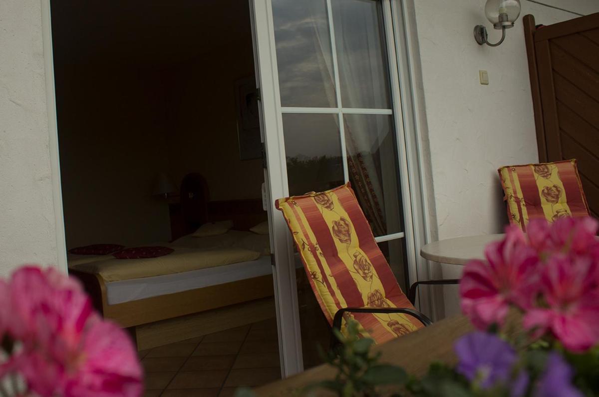Gaestehaus Vinetum Altdorf  ภายนอก รูปภาพ