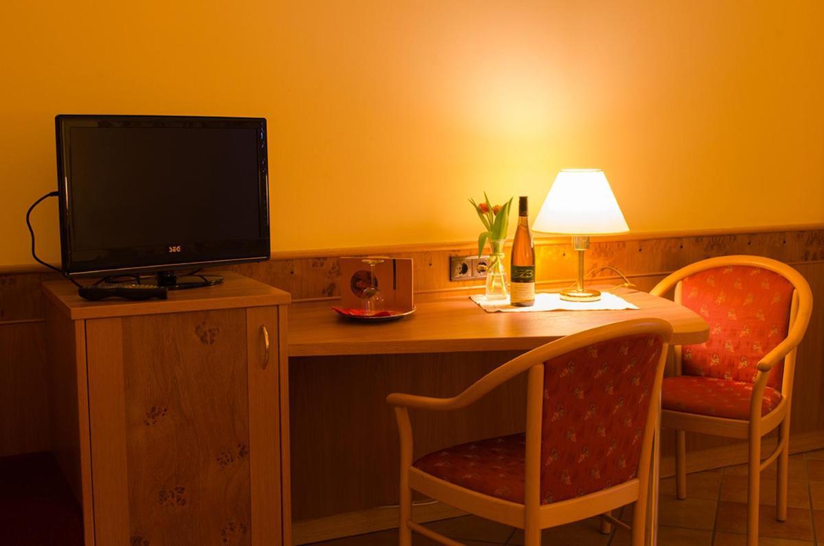 Gaestehaus Vinetum Altdorf  ภายนอก รูปภาพ